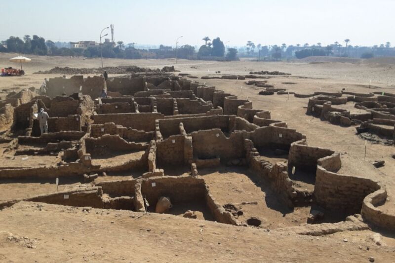 rchaeologists find “lost golden city” buried under sand for 3,400 years
